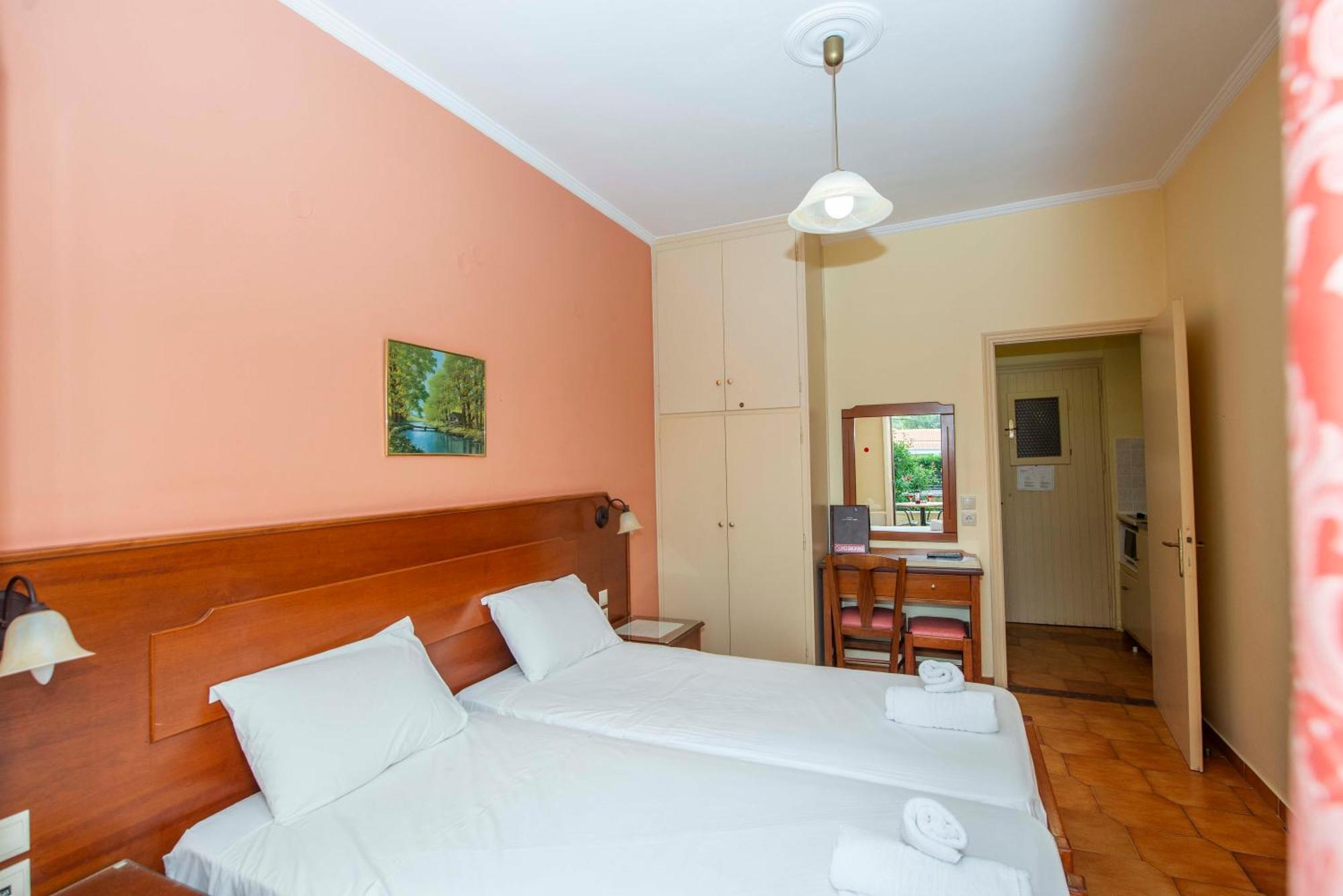Fiona Apartments Roda  Extérieur photo